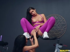 Enthousiasteling, Zwart, Seksspeelgoed, Latijnse vrouw, Lesbisch, Masturbatie, Kut duiken, Tieten likken