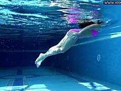 18 ans, Gros seins, Femelle, Hd, Piscine, Public, Solo, Sous marin