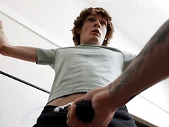 18 ans, Cul, Tir de sperme, Gorge profonde, En levrette, Homosexuelle, Branlette thaïlandaise, Chatte