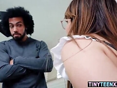 Mamada, Francés, Gafas, Sexo duro, Mucama, Pequeña, Sexo fuerte, Adolescente