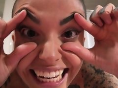 Grote kont, Pijpbeurt, Dubbele penetratie, Gapende, Kort haar, Tatoeage, Trio, Tieten likken