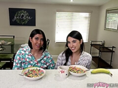 Morena, Penetracion con dedos, Lamidas, Lencería, Masturbación, Coño, Estriptis, Tetas