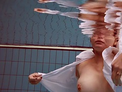 Chica, Tetas grandes, Sexo duro, Al aire libre, Piscina, Público, Ruso, Adolescente