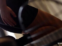 Bruinharig, Slipje, Klein, Kut duiken, Geschoren, Softcore pornografie, Alleen, Tieten likken