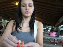 Amateur, Masturbacion con pies, Novia, Aceite, Pov, Coño, Afeitado, Falda