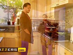 Verga grande, Tetas grandes, Mamada, Cornudo, Semen en la boca, Rostro sentado, Paja con tetas, Tetas