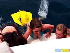 18 летние, Большие сиськи, Брюнетки, Хд, Лесбиянка, На природе, Крошечные, Молоденькие