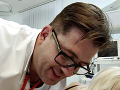 Rubia, Penetracion con dedos, Pajear, Jeans, Lencería, Coño, Tatuaje, Hilo dental