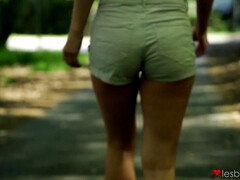 Nana, Gros seins, Blonde, Brunette brune, Embrassement, Lesbienne, Maigrichonne, Nénés