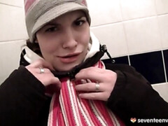 Brunette brune, Club, Européenne, Groupe, Lesbienne, De plein air, Rasée, Adolescente