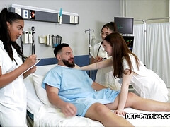 18 años, Mamada, Médico, Cuadrupleta, Grupo, Sexo duro, Interracial, Uniforme