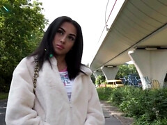 18 jahre, Britisch, Sperma im mund, Handjob, Hardcore, Hd, Im freien, Pov