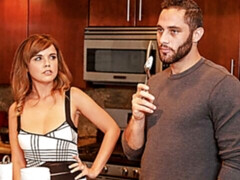 Amateur, Chambre à dormir, Gros cul, Grosse bite, Gros seins, En levrette, Cheveux courts, Adolescente