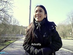 Asiatisch, Blasen, Braunhaarige, Kehlenfick, Hundestellung, Pov, Öffentlich, Realität