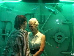 Blond, Aangekleed, Dansen, Interraciaal, Orgie, Feest, Douche, Swinger