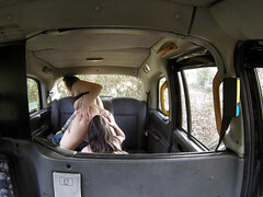 Arschlecken, Braunhaarige, Auto, Kitzler, Latina, Lesbisch, Geschwollene nippel, Nass