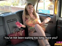 デカパイ, イギリス人, 茶髪の, 指いじり, レズビアン, なめる, オマンコ, 現実