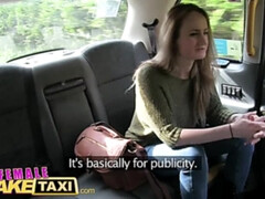 Amateur, Voiture, Embrassement, Seins naturels, De plein air, Public, Chatte, Réalité