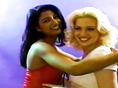 18 jaar, Grote kont, Grote lul, Grote mammen, Pijpbeurt, Hondjeshouding, Mager, Tiener