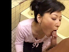 Asiatique, Sucer une bite, Éjaculer dans la bouche, Japonaise, Mature