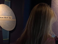 茶髪の, 指いじり, オーガズム, アウトドア, 公共, 剃毛, 喫煙, おもらし