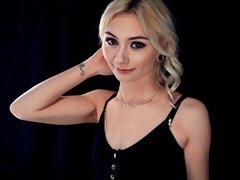 Blonde, Sucer une bite, En levrette, Lingerie, Masturbation, Rasée, Adolescente, Nénés