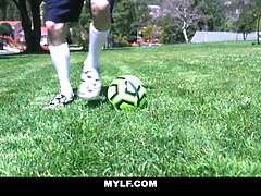 Gros seins, Sucer une bite, Brunette brune, Maman, Belle mère