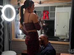 Anal, Cul, Noire, En levrette, Bâillonner, Interracial, Cheveux courts, Tatouage