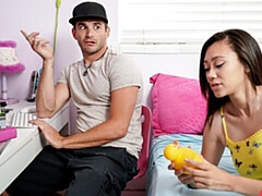 Asiatisch, Grosser schwanz, Blasen, Hundestellung, Interrassisch, Lecken, Muschi, Rasiert