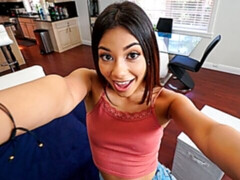 Bruinharig, Hondjeshouding, Interraciaal, Latijnse vrouw, Klein, Mager, Tiener, Tieten likken