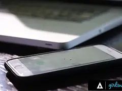 女, Hd, なめる, オーガズム, 公共, 剃毛, おもらし, 濡れ