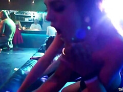 Schwarz, Braunhaarige, Cfnm, Gruppe, Interrassisch, Party, Strümpfe, Swingers