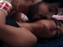 Brunette brune, Queue, Indienne