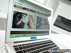 18 jahre, Blasen, Hochschule, Tochter, Handjob, Hardcore, Hd, Tätowierung