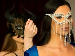 Cul, Gros seins, Sucer une bite, Brunette brune, En levrette, Fétiche, Mère que j'aimerais baiser, Tatouage