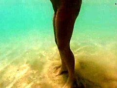 Plage, Gros cul, En gros plan de très près, Nue, Nudiste, Solo, Sous marin, Épouse