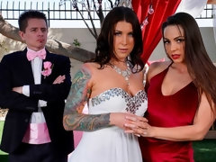 Grote mammen, Hondjeshouding, Vingeren, Zoenen, Lesbisch, Likken, Geschoren, Tatoeage