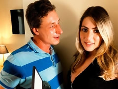 Gros cul, Gros seins, Sucer une bite, En levrette, Double pénétration, Fétiche, Branlette thaïlandaise, Masturbation