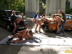 Grosser schwanz, Blondine, Hundestellung, Hardcore, Orgie, Strümpfe, Tätowierung, Titten