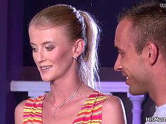 Mooi, Blond, Rondborstig, Oudere vrouw, Lesbisch, Moeder die ik wil neuken, Kut duiken, Stiefmoeder