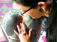 素人, 眼鏡, Hd, ピアス, オマンコ, コキ, タトゥー, 三人