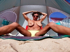 Plage, Bikini, Attrapée, Doigter, Seins naturels, Pisser, Public, Gicler