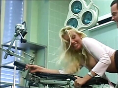 Grosser arsch, Grosse titten, Paar, Arzt, Gynäkologe, Hd, Milf, Retro