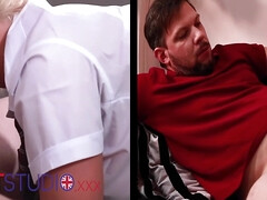 18 jaar, Enthousiasteling, Pijpbeurt, Brits, Sperma shot, Huisgemaakt, Slikken, Lerarin