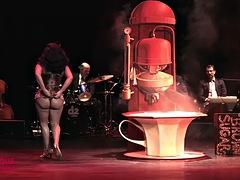 sexy iris le mour strip show