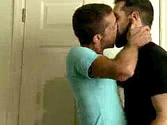 Brunette brune, Preservatif, Faciale, Homosexuelle, Poilue, Hard