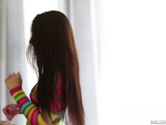 Sucer une bite, Brunette brune, Branlette thaïlandaise, Huilée, Tatouage