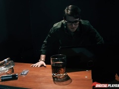 Asiatisch, Grosser schwanz, Braunhaarige, Schwanz, Hundestellung, Weibliche domination, Kurzes haar, Tätowierung