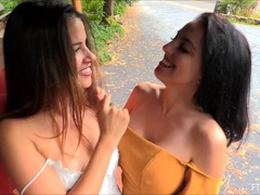 En gros plan de très près, Double pénétration, Extrême, Embrassement, Masturbation, Orgasme, Gicler, Jouets