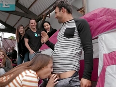 Arsch, Tussi, Grosser schwanz, Blasen, Öffentlich, Muschi, Jungendliche (18+)
